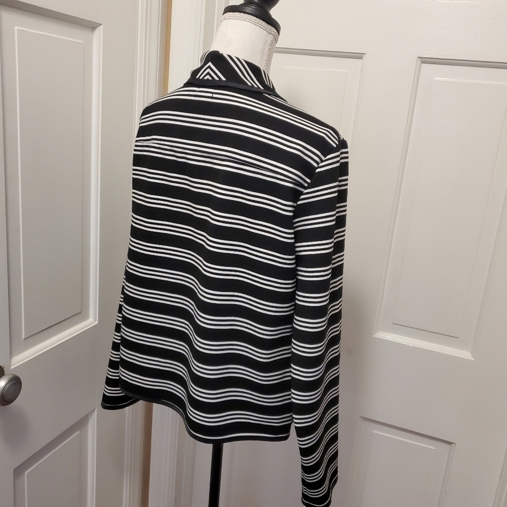 Dressbarn Black & White Striped Knit Open front shrug size Large - Picture 4 of 11